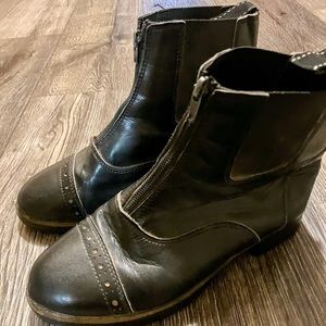 Equestrian boots